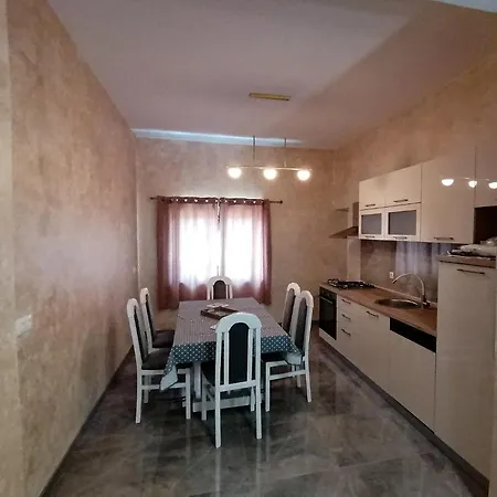 Tri Sulara Apartment Kremena