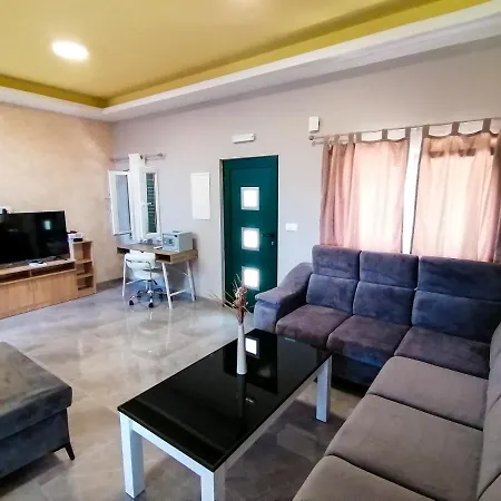 Tri Sulara Apartment *