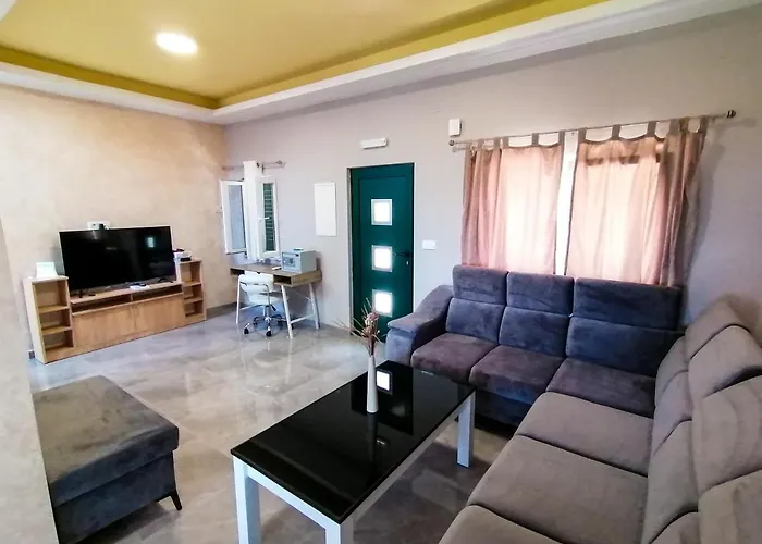 Tri Sulara Apartman *